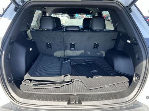 Used 2025 Chevrolet Equinox RS w/ Convenience Package III FWD image 18