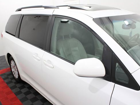 Used 2013 Toyota Sienna XLE image 6