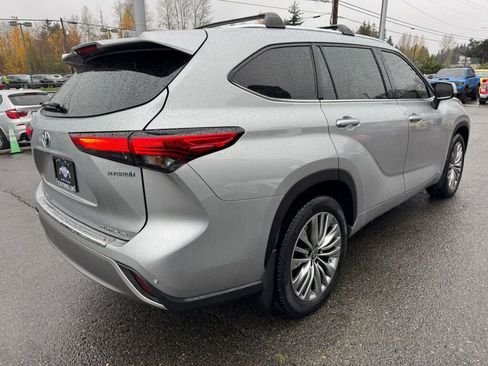 Used 2022 Toyota Highlander Platinum image 6