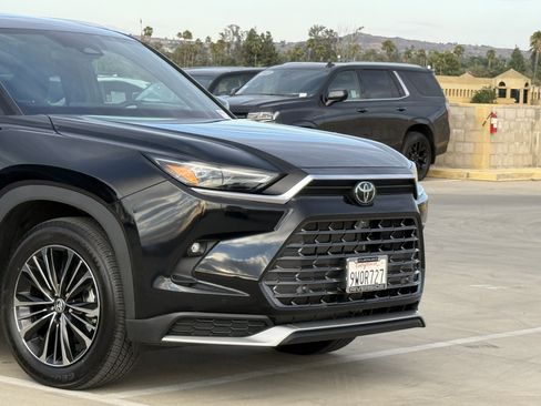 Used 2026 Toyota Grand Highlander AWD Hybrid image 3
