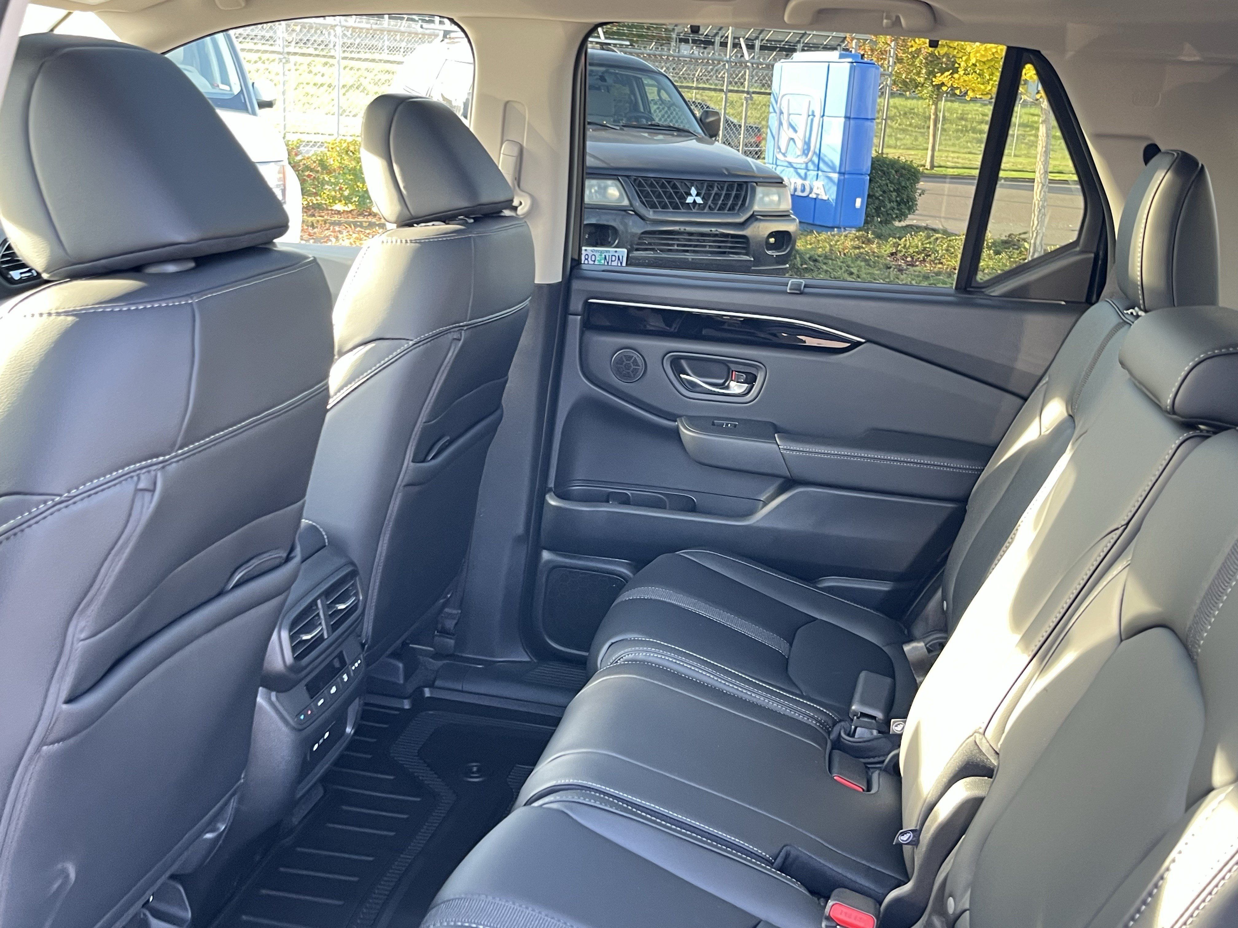 New 2025 Honda Pilot Touring image 12