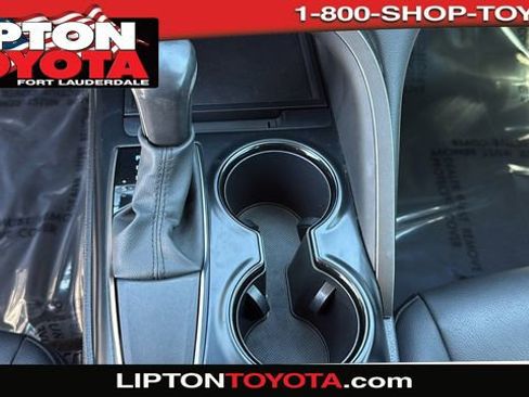 Used 2020 Toyota Camry SE image 25