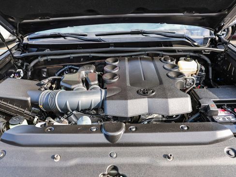 Certified 2018 Toyota 4Runner TRD Off-Road Premium image 17