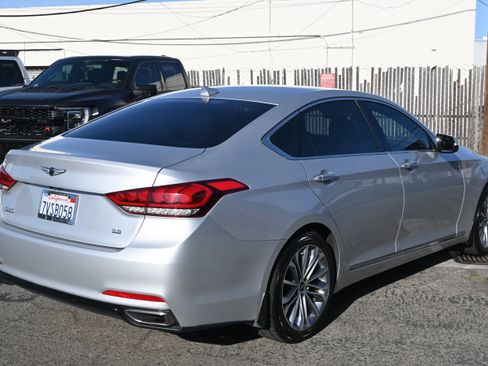 Used 2017 Genesis G80 3.8 RWD image 12