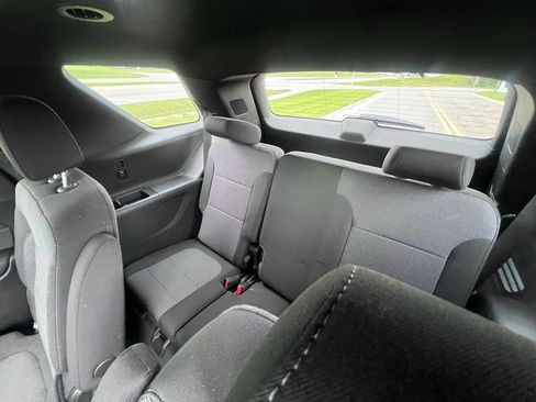 Used 2022 Chevrolet Traverse LT FWD image 16