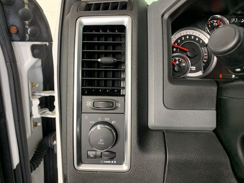 Used 2019 RAM 1500 Big Horn RWD image 15