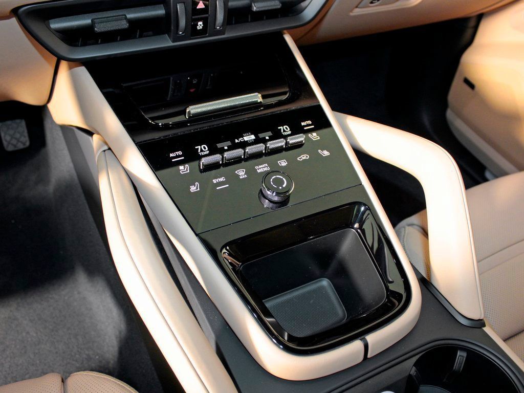 Certified 2026 Porsche Cayenne E-Hybrid AWD/4WD image 31