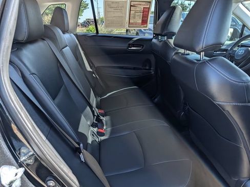 Used 2024 Toyota Corolla Cross XLE w/ Convenience Package FWD image 31