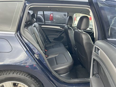 Used 2015 Volkswagen Golf TDI S image 11