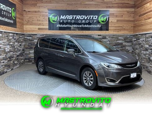 Used 2019 Chrysler Pacifica Touring-L Plus image 1