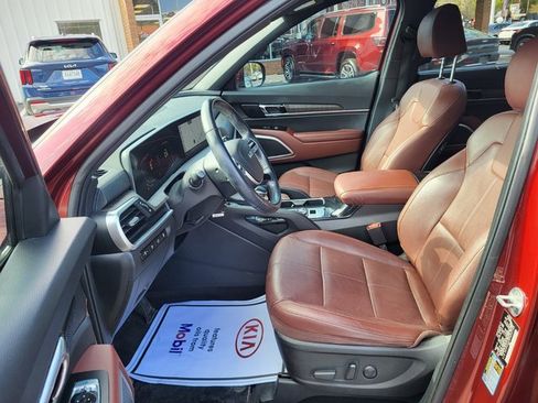 Used 2023 Kia Telluride EX w/ EX Captain's Chair Package image 12