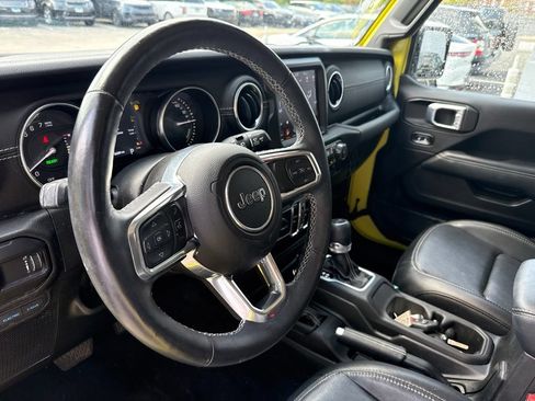 Used 2023 Jeep Wrangler Unlimited Sahara w/ Cold Weather Group AWD/4WD image 9
