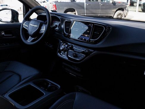 New 2026 Chrysler Voyager LX image 30