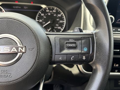 Used 2024 Nissan Rogue SV FWD image 32
