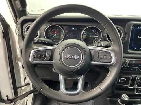 Used 2023 Jeep Wrangler Unlimited Sahara image 6