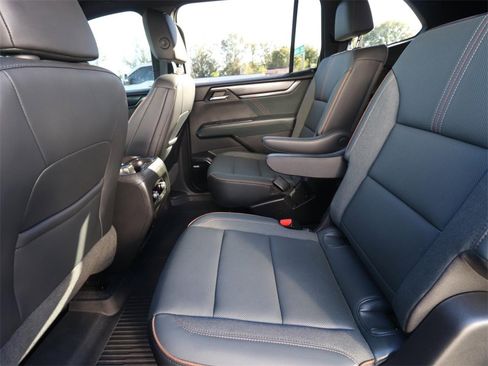 Used 2024 GMC Acadia AT4 w/ Luxury Package image 10