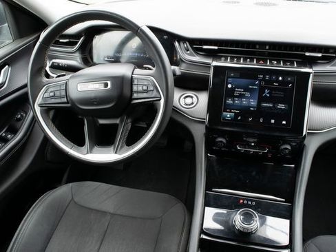 Used 2023 Jeep Grand Cherokee Laredo image 23