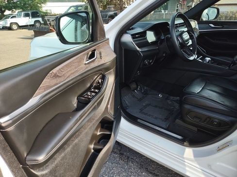 Used 2023 Jeep Grand Cherokee L Overland AWD/4WD image 16