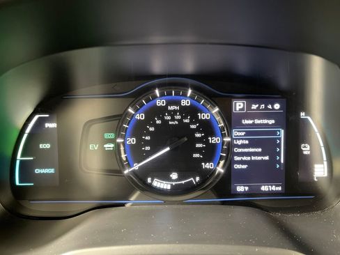 Used 2019 Hyundai Ioniq Plug-In Hybrid image 20