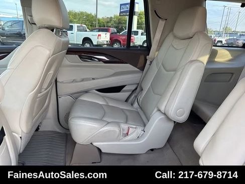 Used 2016 Cadillac Escalade Luxury image 34