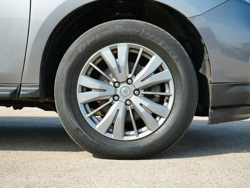 Used 2019 Nissan Pathfinder SV image 10