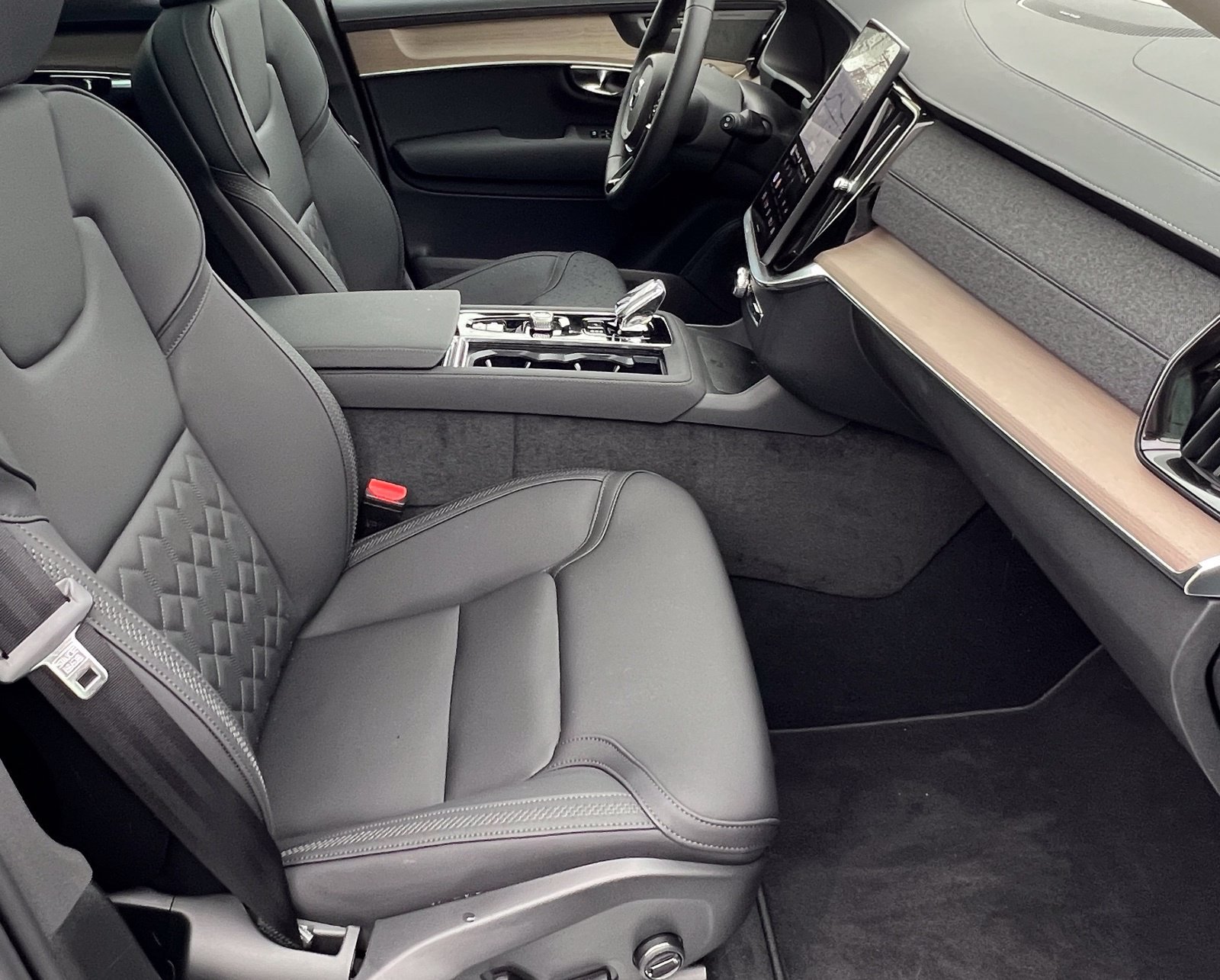 New 2026 Volvo XC90 T8 Plus w/ Protection Package Premier AWD/4WD image 20