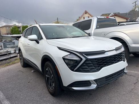 Used 2023 Kia Sportage LX image 5