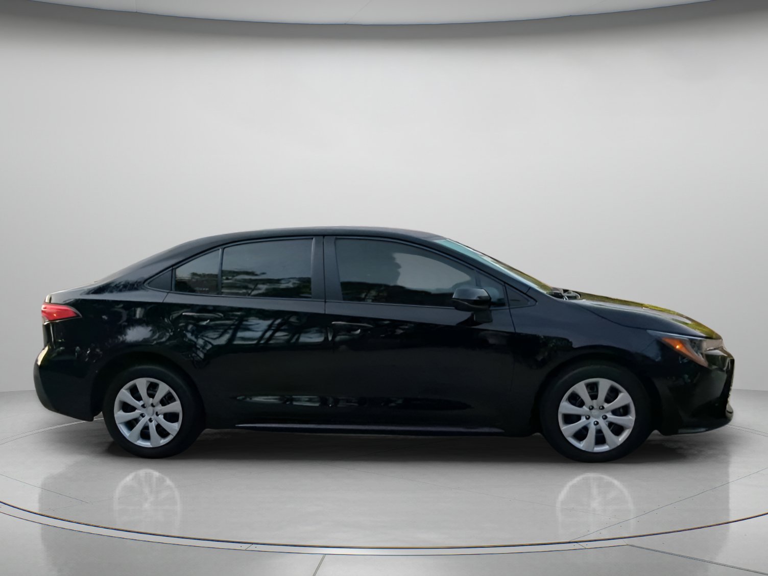 Used 2024 Toyota Corolla LE FWD image 33