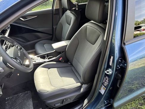 New 2026 Kia Niro EX FWD image 22