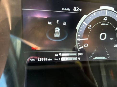 Used 2025 Toyota Tundra Limited AWD/4WD image 30