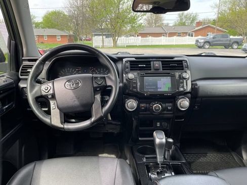Used 2019 Toyota 4Runner TRD Off-Road Premium AWD/4WD image 3