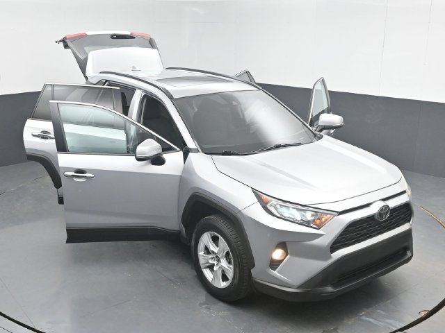Used 2021 Toyota RAV4 XLE w/ Convenience Package FWD image 52