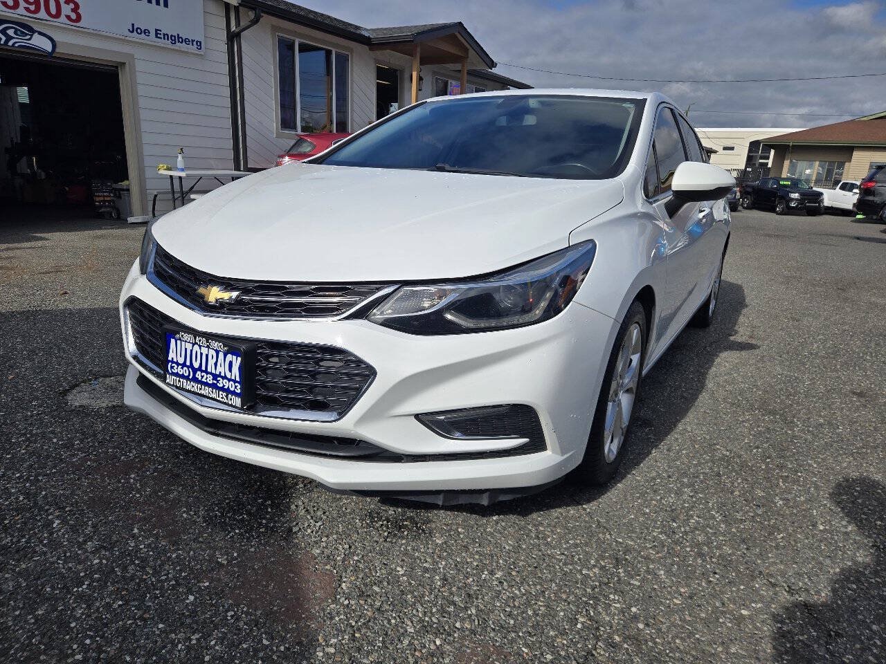 Used 2017 Chevrolet Cruze Premier FWD image 3