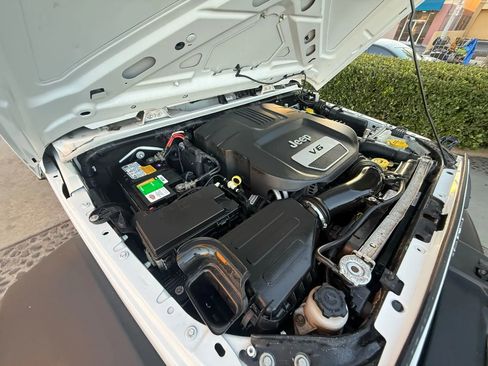 Used 2018 Jeep Wrangler Unlimited Sport S image 31