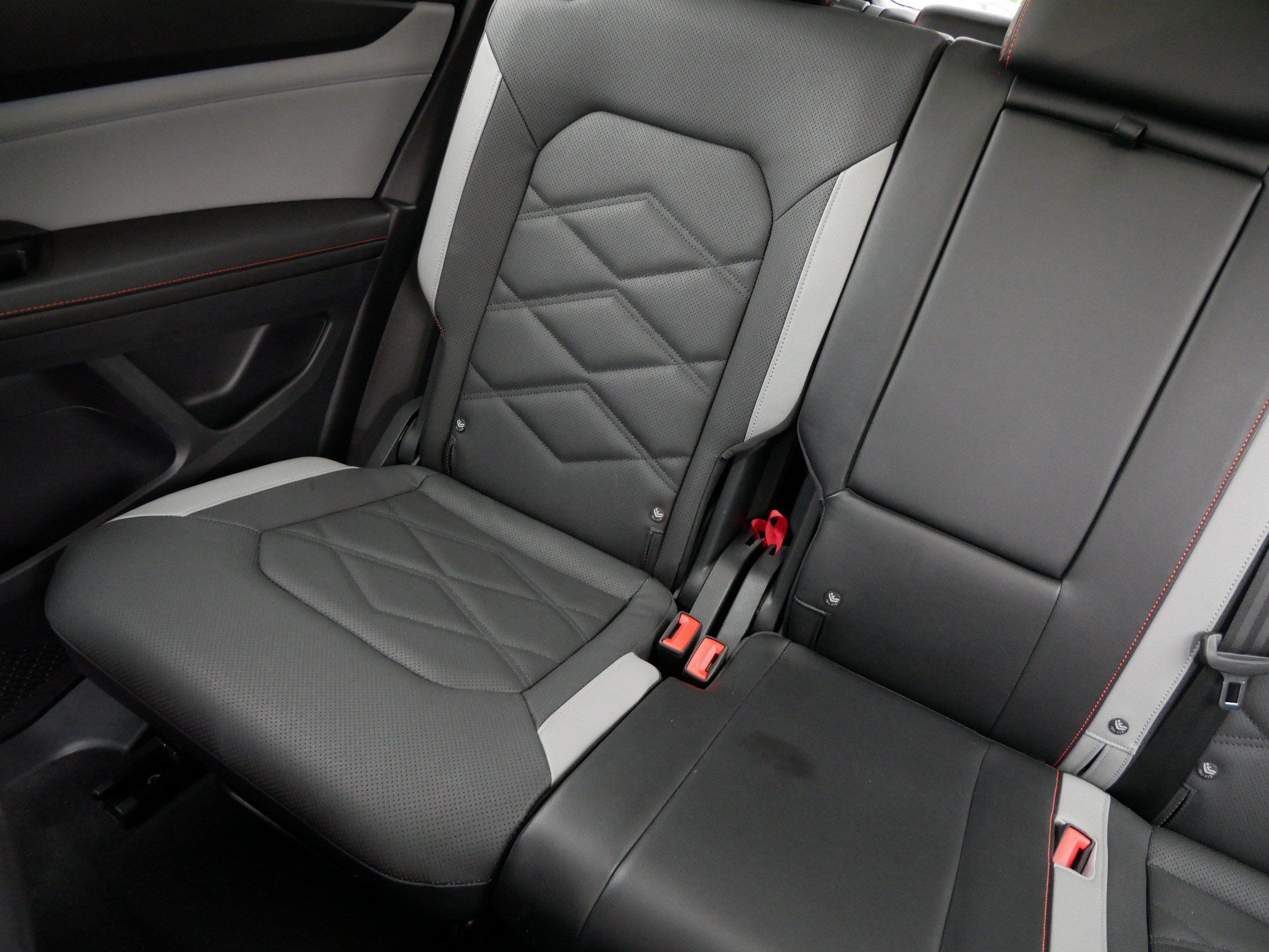 Certified 2024 Volkswagen Atlas Peak Edition SEL AWD/4WD image 12