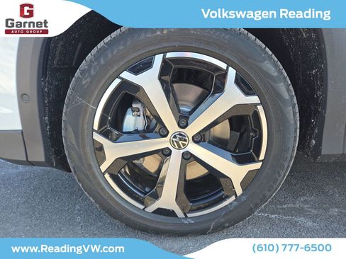 New 2026 Volkswagen Tiguan SE image 9