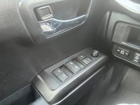 Used 2019 Toyota Tacoma TRD Off-Road image 20