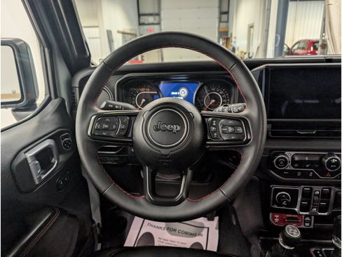 Used 2024 Jeep Wrangler Unlimited Rubicon AWD/4WD image 12