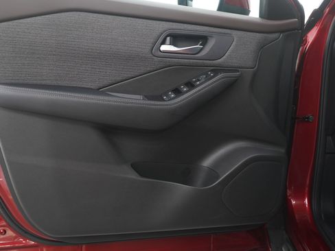 Used 2023 Nissan Rogue SV AWD/4WD image 18