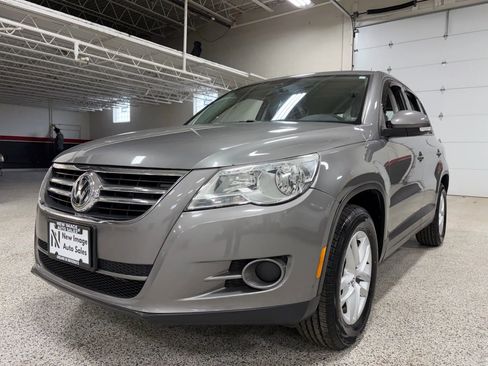 Used 2011 Volkswagen Tiguan S image 4