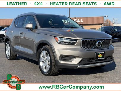 Used 2022 Volvo XC40 T5 Momentum