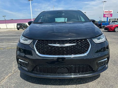 Used 2026 Chrysler Pacifica Select FWD image 4