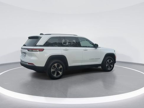 Used 2022 Jeep Grand Cherokee Limited 4xe w/ Luxury Tech Group II AWD/4WD image 8