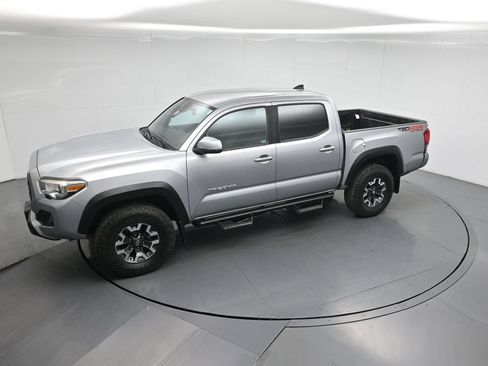 Used 2019 Toyota Tacoma TRD Off-Road w/ Technology Package AWD/4WD image 43