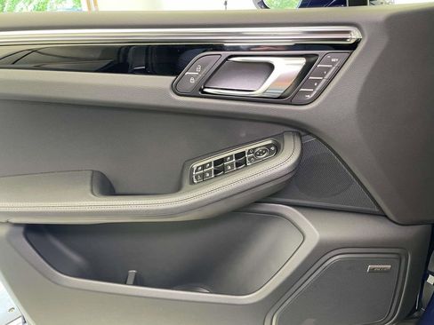 New 2025 Porsche Macan Base image 36