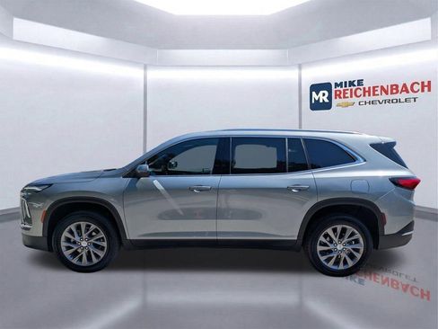 Used 2025 Buick Enclave Preferred FWD image 7