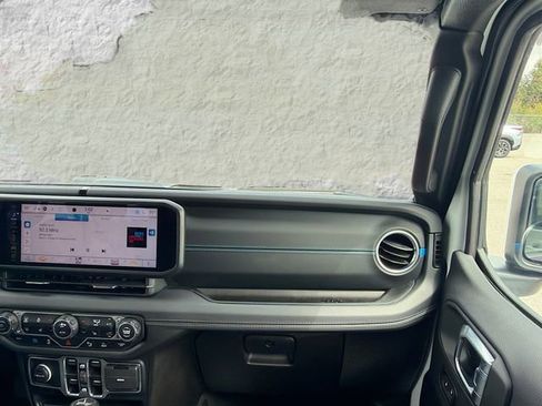 Used 2024 Jeep Wrangler High Altitude image 17