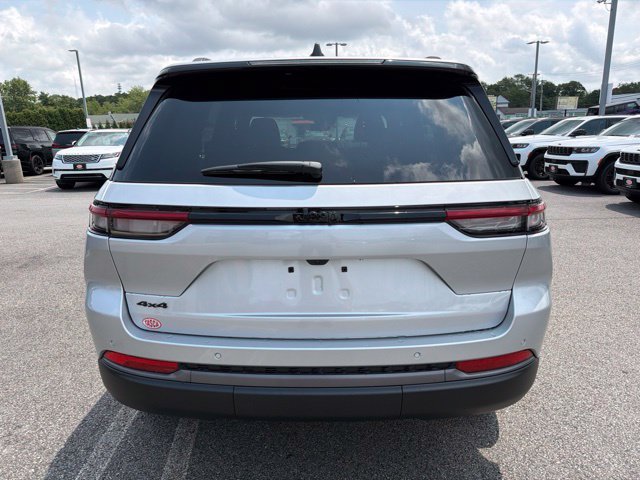 New 2026 Jeep Grand Cherokee Altitude AWD/4WD image 4