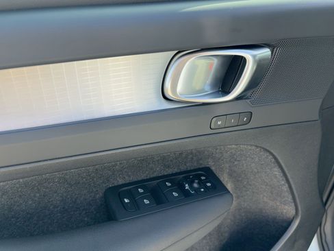 Certified 2024 Volvo XC40 B5 Core image 12