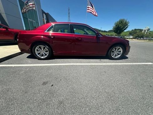Used 2020 Chrysler 300 Touring L w/ Quick Order Package 2EF RWD image 5